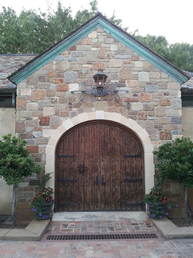 Arched door, in mosaic stone