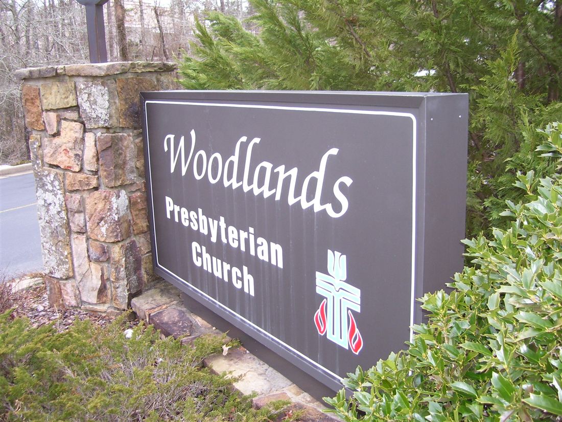 Woodlands Presbyterian, stone columns